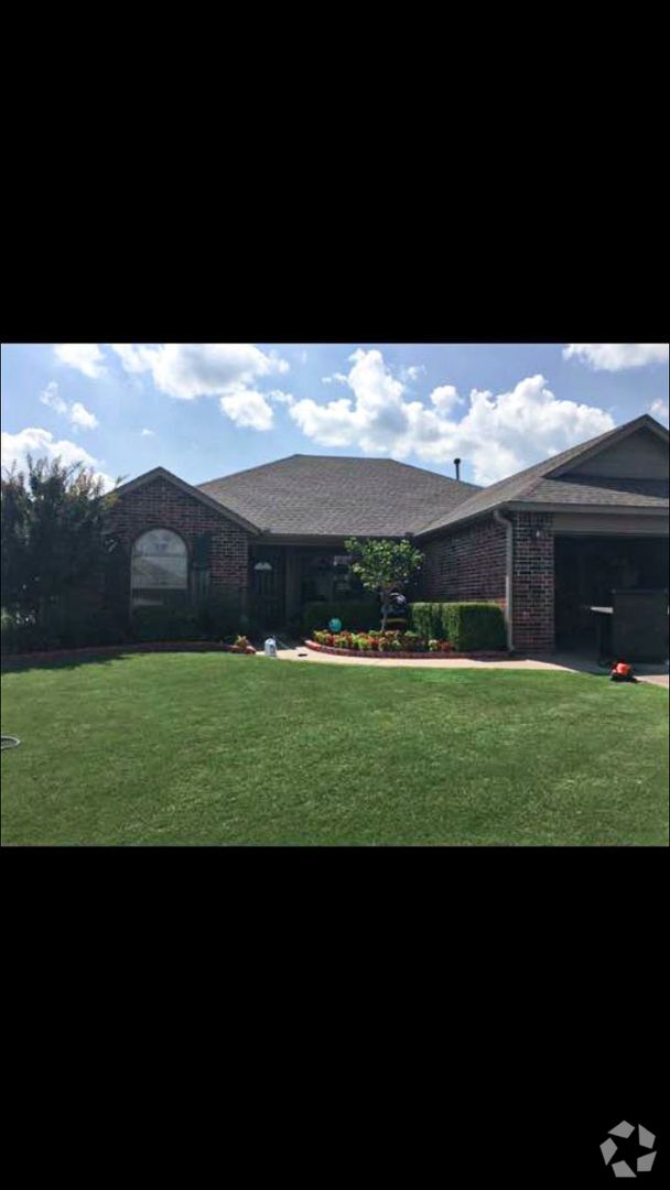 Building Photo - Jenks Schools - Brick Home