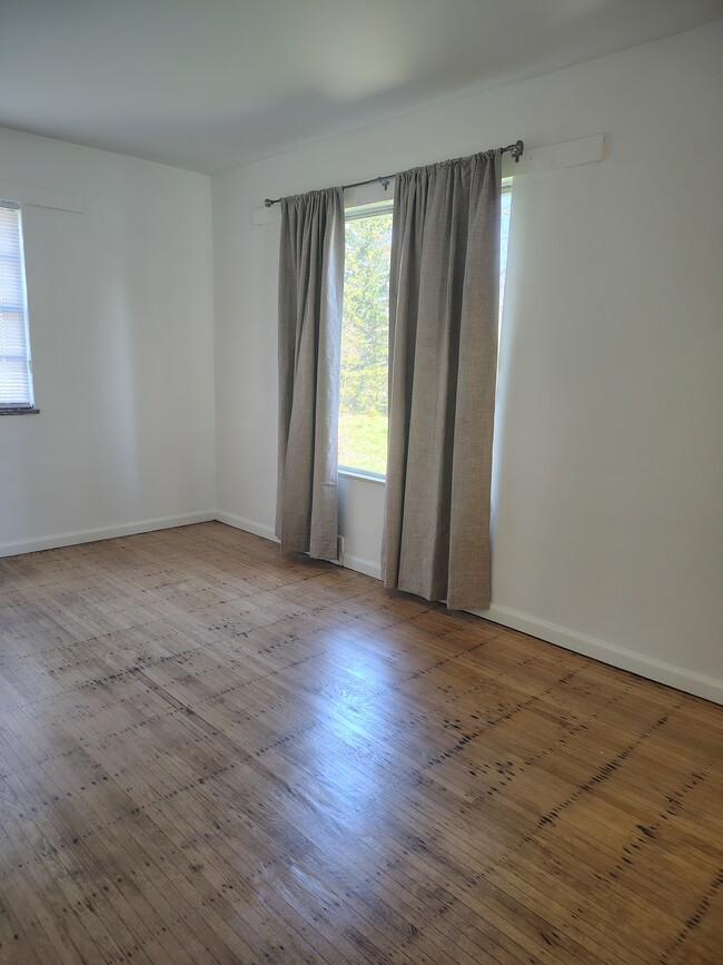 Photo - 1651 W 57th St House