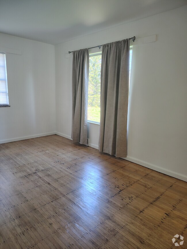 Building Photo - 1651 W 57th St Rental