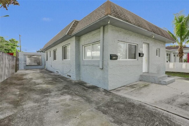 Photo - 249 SW 4th St Unit 1