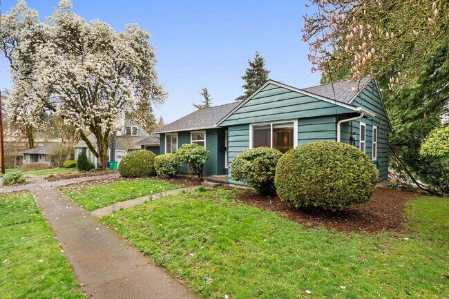 Building Photo - South Burlingame Classic Cottage, Gardners Welcome