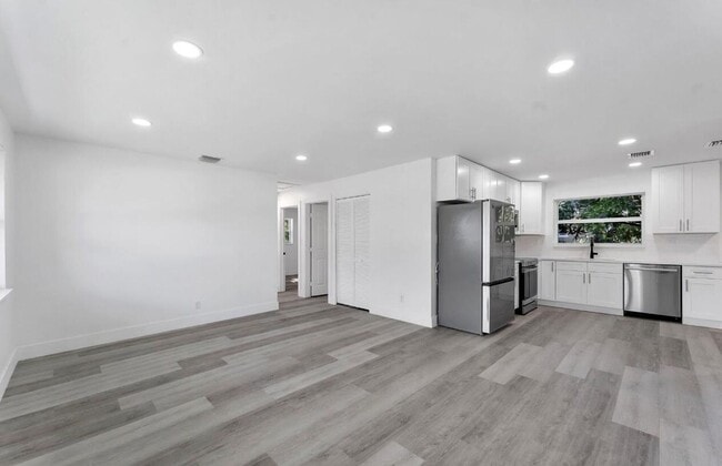 Photo - 307 NW 6th St