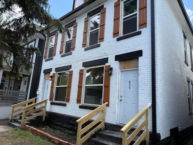 Building Photo - 411 St Clair Ave Unit 409
