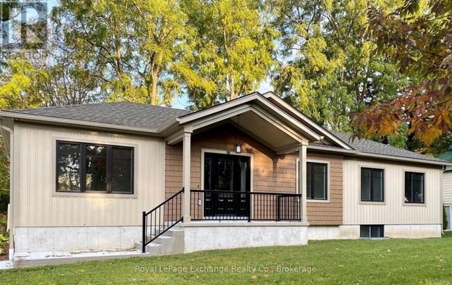 Photo - 966 Charles St