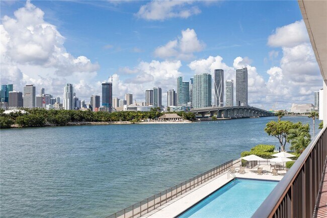 1000 Venetian Way Unit 301