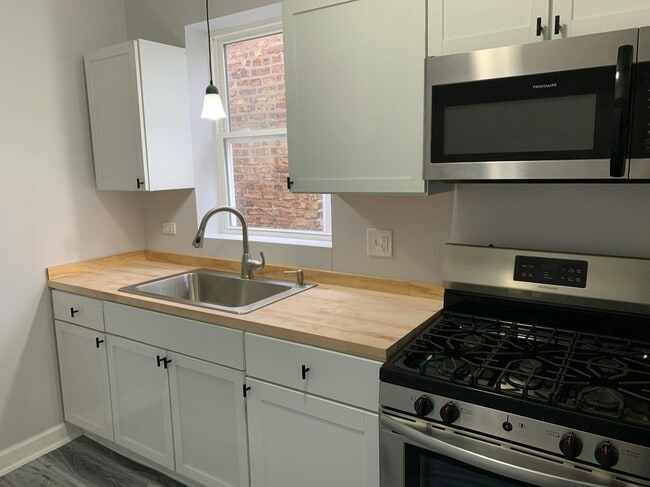 Building Photo - 6503 S Hermitage Ave Unit 2