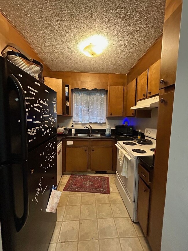 205 Sunrise Ln