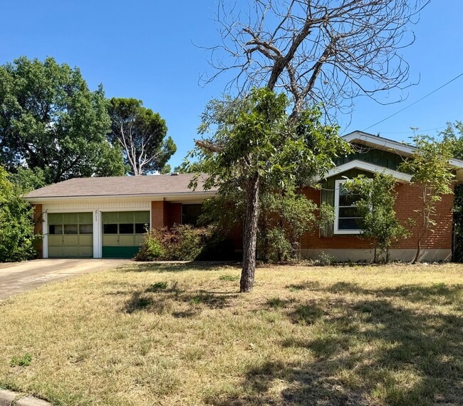 Building Photo - Walk to St. Edwards University!-2711 Littl... Rental