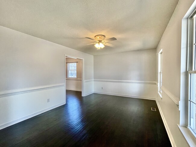 Photo - 239 Yorkshire Dr