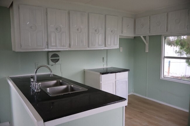 Photo - 195 Jonna St