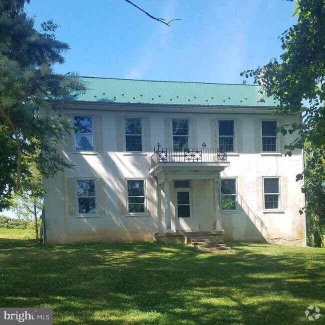 Building Photo - 12979 Buchanan Trail W Rental