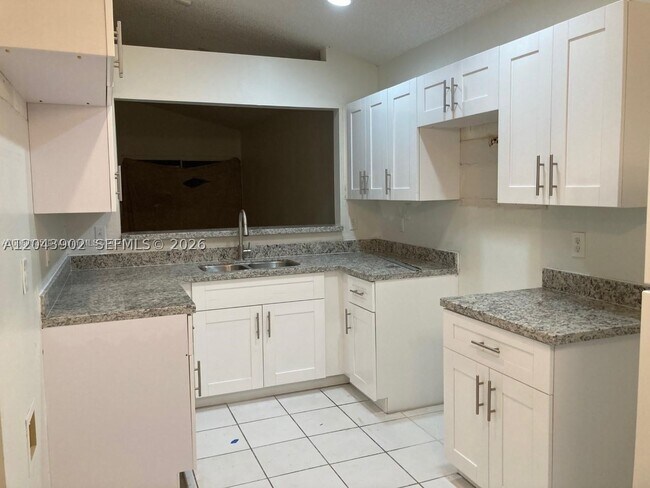 848 SW 10th St