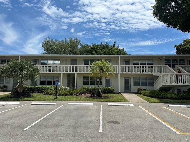 Building Photo - 254 Newport P Unit 254