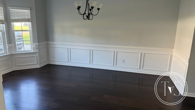 Photo - RATE DROP ALERT (was $3200/month)!