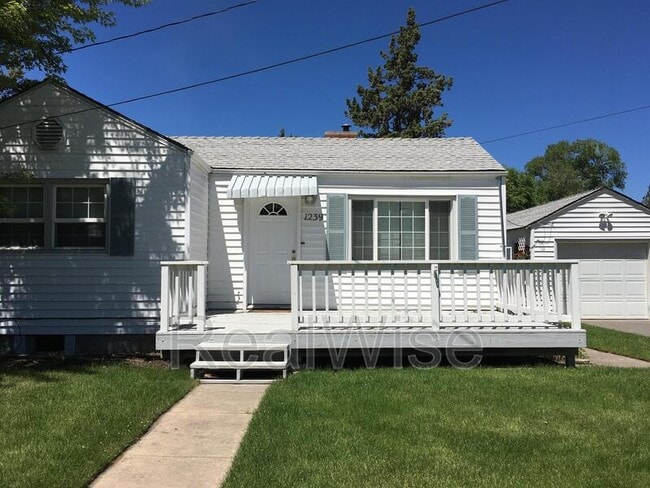 Photo - 1239 NW Dogwood Ave
