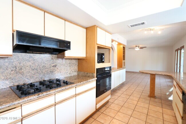 Photo - 1910 E Manhatton Dr