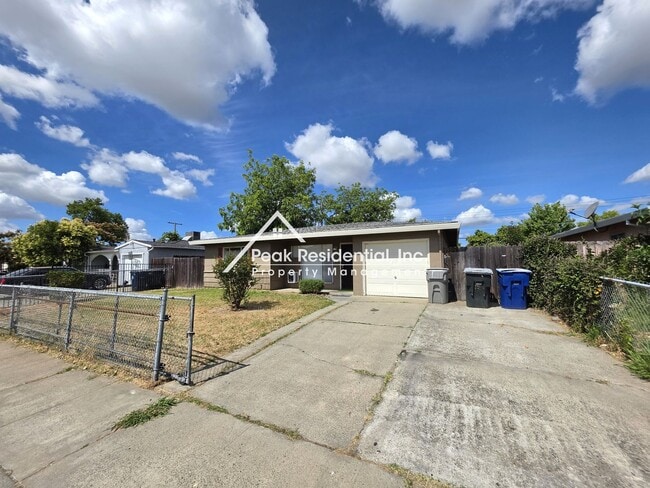 Building Photo - A Charming 3bd/1ba Fruitridge Manor Area Home with Garage
