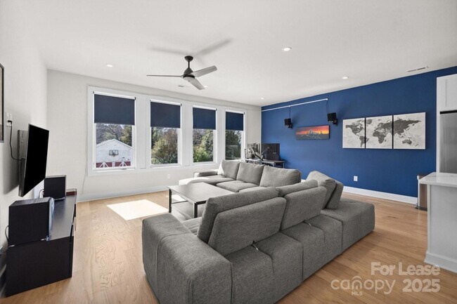 Photo - 1553 Pinecrest Ave