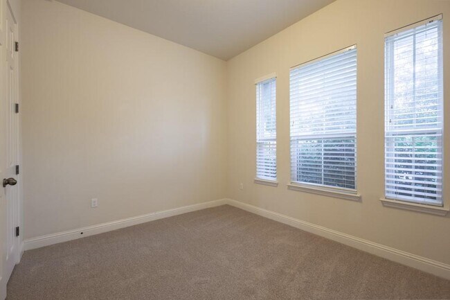 Photo - 14928 Iveans Way