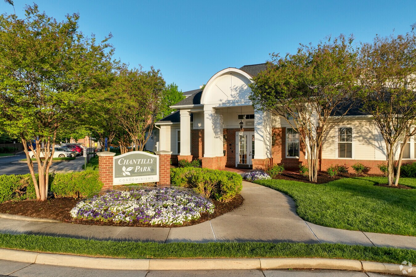 3820 Lightfoot St - Chantilly Park Condos