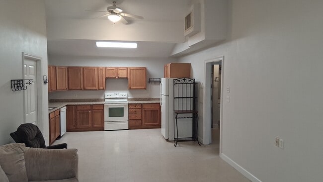 Building Photo - 145 Aselane St Rental