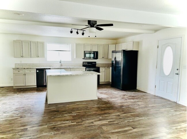 Photo - 1791 Kenton St