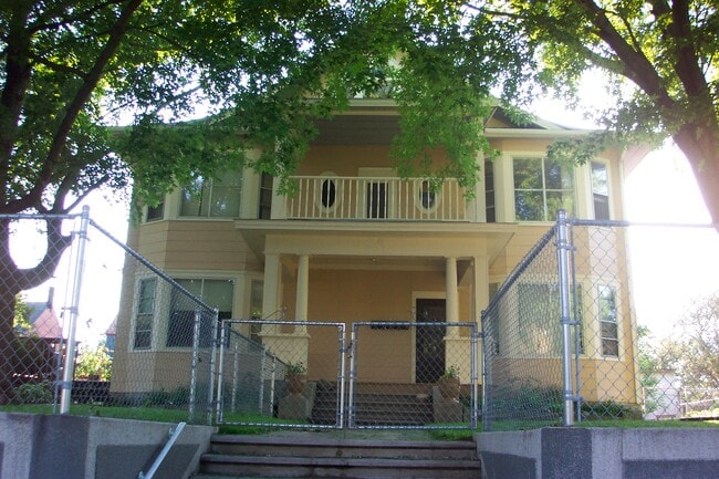 Building Photo - 1131 Jessie St Unit 1