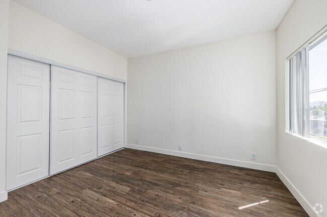 2BR, 1BA - 800SF - Primary Bedroom