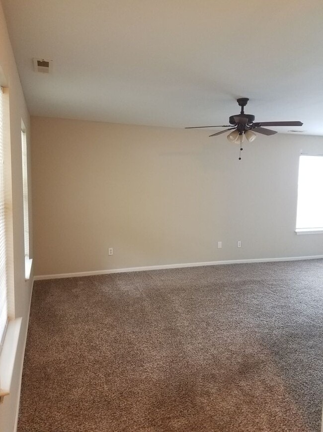 Photo - Beautiful 3 Bedroom in Quiet Neighborhood