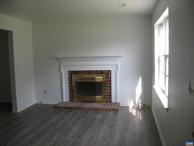 Building Photo - 270 Albert Ct