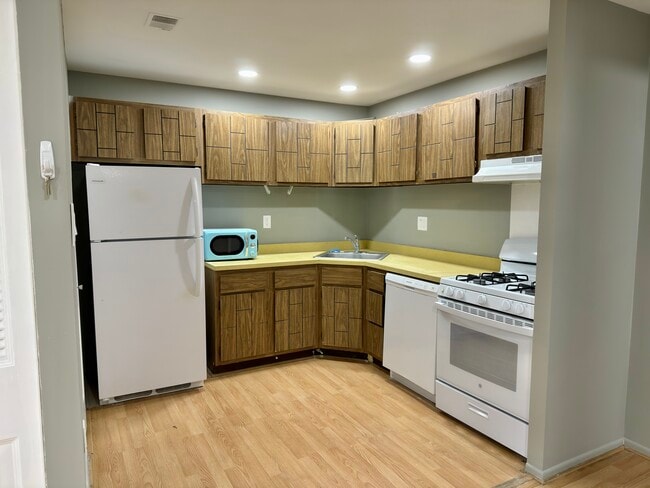 Building Photo - 9926 Haldeman Ave Unit 111A