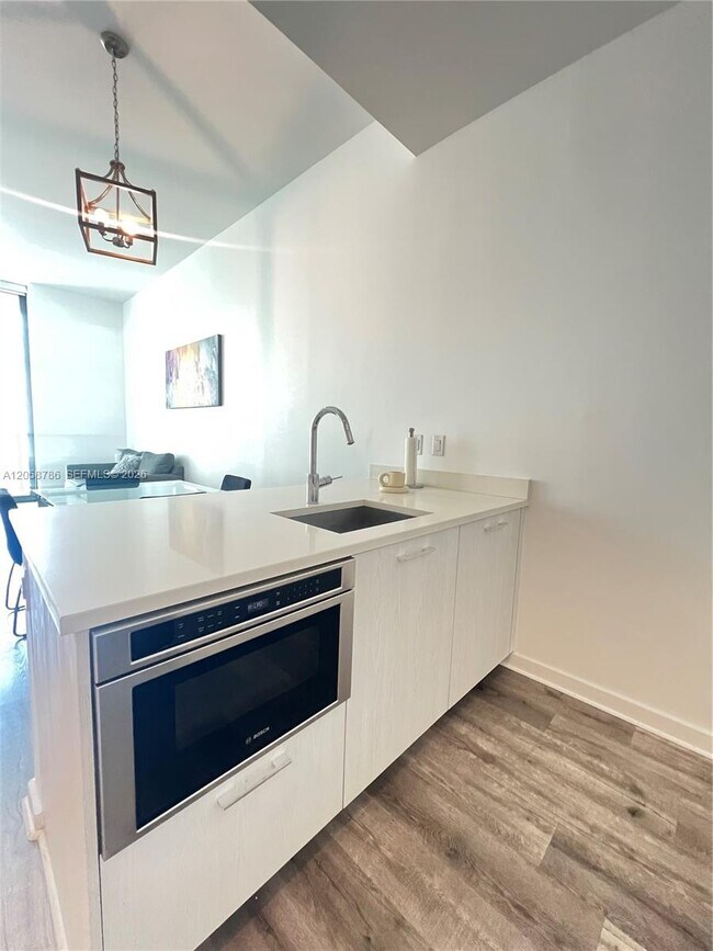 Building Photo - 501 NE 31st St Unit 202
