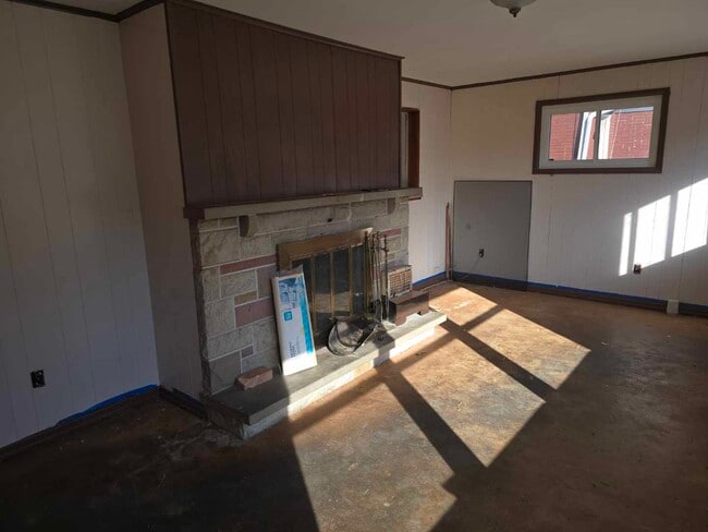 Photo - 449 W Cunningham St