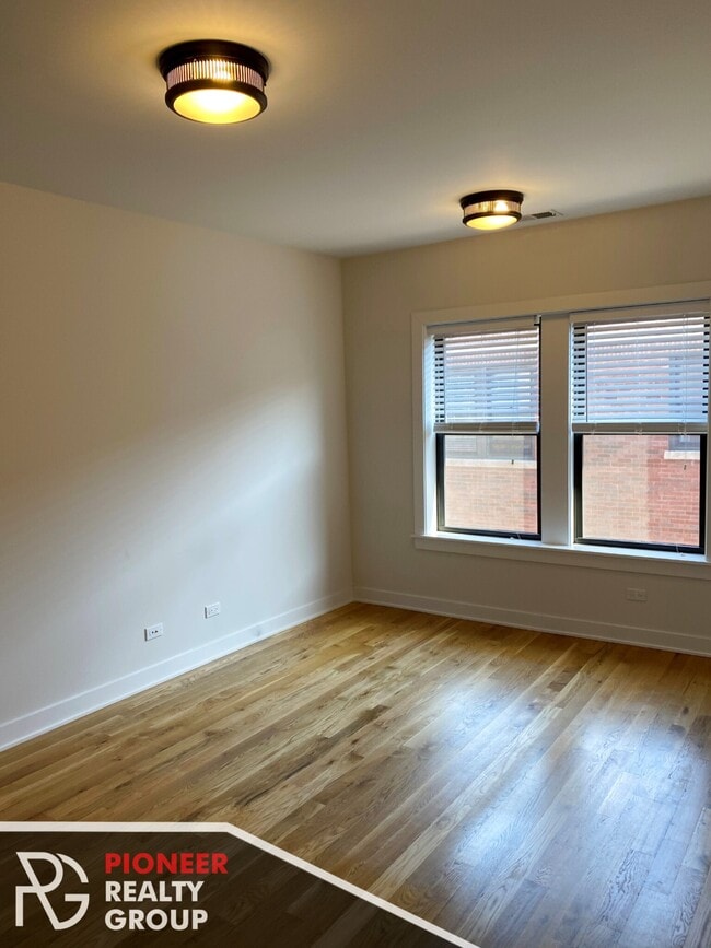2211 W Eastwood Ave Unit 3