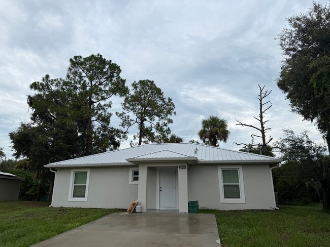 Building Photo - 6054 N Moss Cir