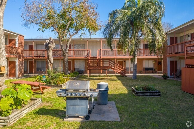 Grilling Area - Portland Manor Apartments