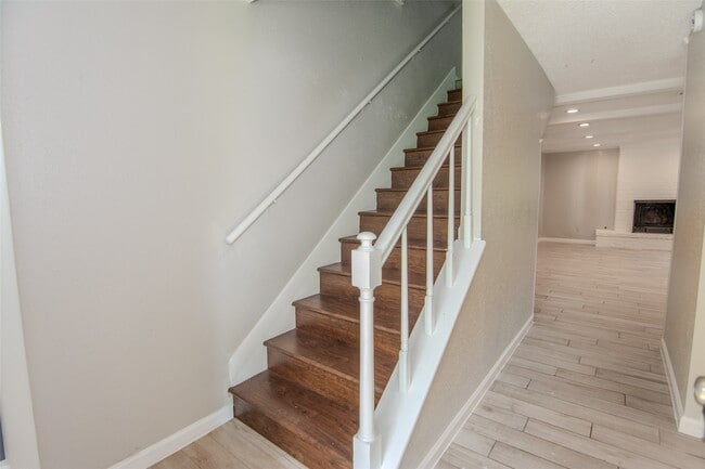 Photo - 1027 Montour Dr