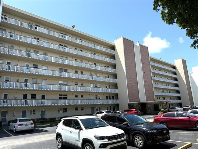 Building Photo - 1001 NE 14th Ave Unit 704 Rental