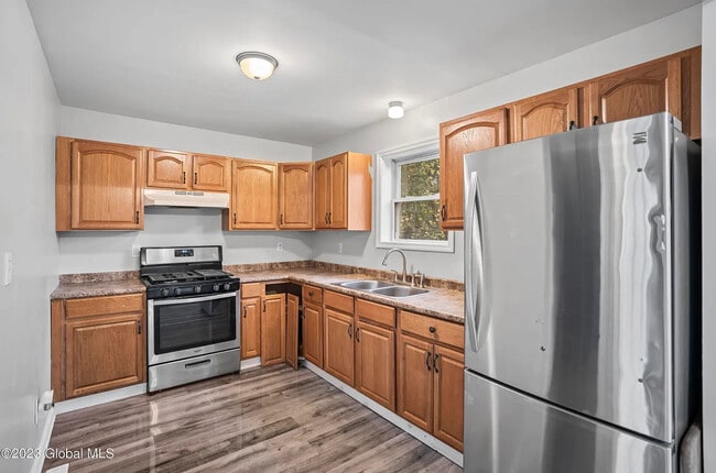 Kitchen - 5 Stephen St