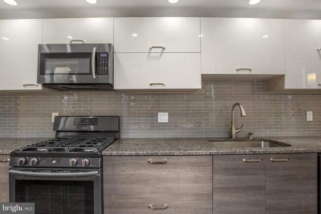 Photo - 1937 E Sergeant St