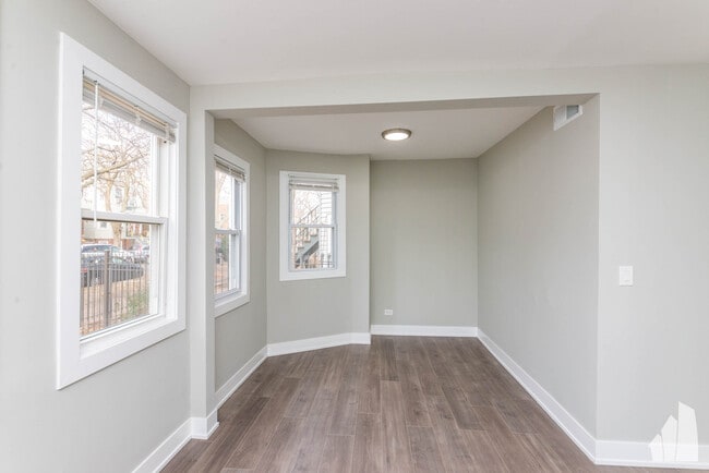 Photo - 2932 N Avers Ave Unit 1