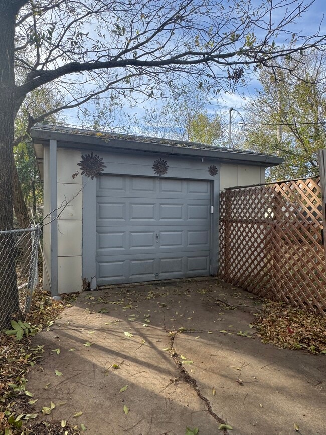 Photo - 2119 W Sherwood Ave