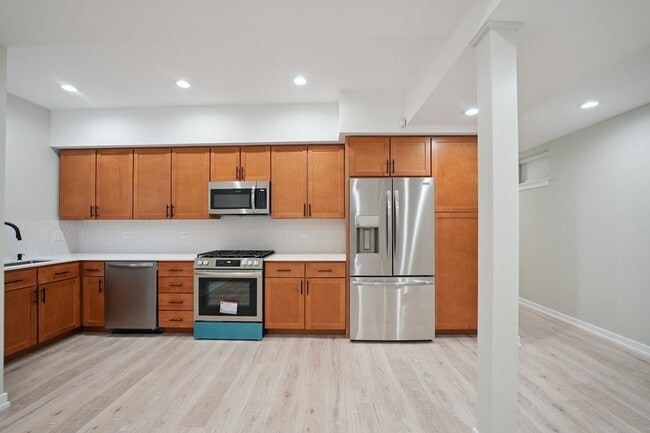 Photo - 1635 W Warren Blvd Unidad 1