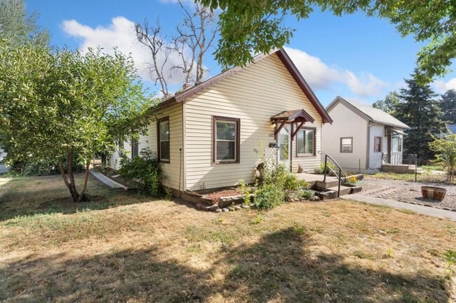 Building Photo - 1263 E 2nd St Rental