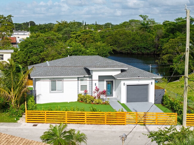 Photo - 655 NW 24th Ave