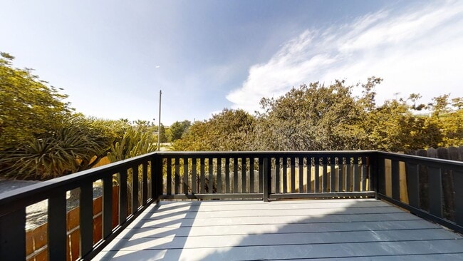 Photo - New 4 bed house with Private Deck!