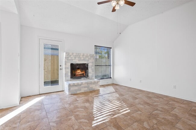 Photo - 1114 Lochmoor Ln