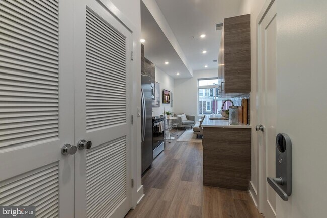 Photo - 5545 Pulaski Ave Unit 309