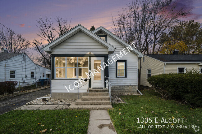 Building Photo - Beautiful single family home available now!