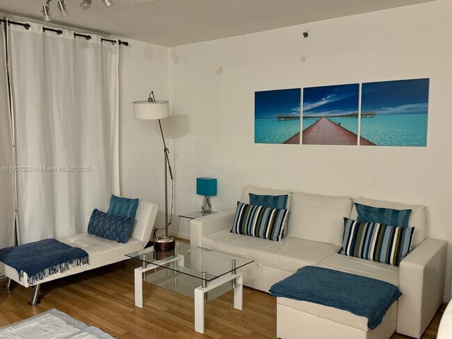Photo - 19701 E Country Club Dr Unidad 5104 Rental
